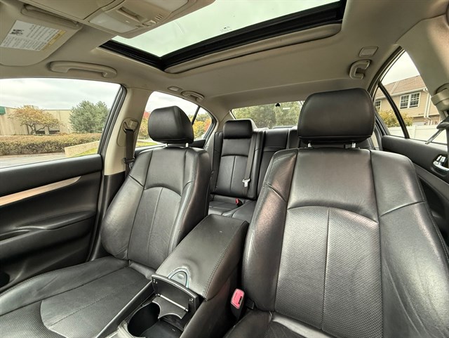 2015 INFINITI Q40 - Image 16