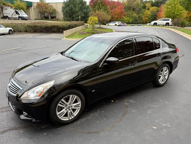 2015 INFINITI Q40 - Image 9