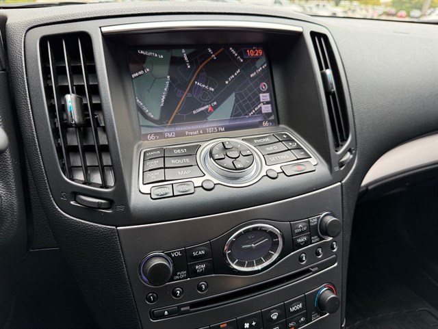 2015 INFINITI Q40 - Image 14