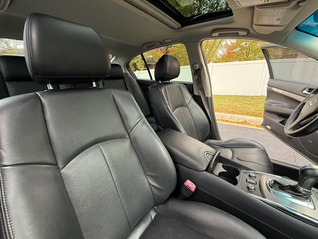 2015 INFINITI Q40 - Image 22