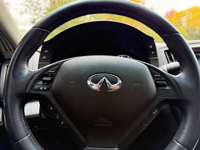 2015 INFINITI Q40 - Image 29