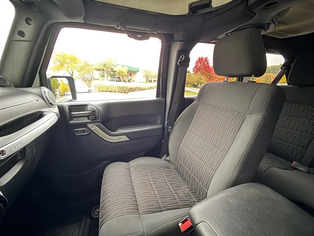 2011 JEEP WRANGLER - Image 32