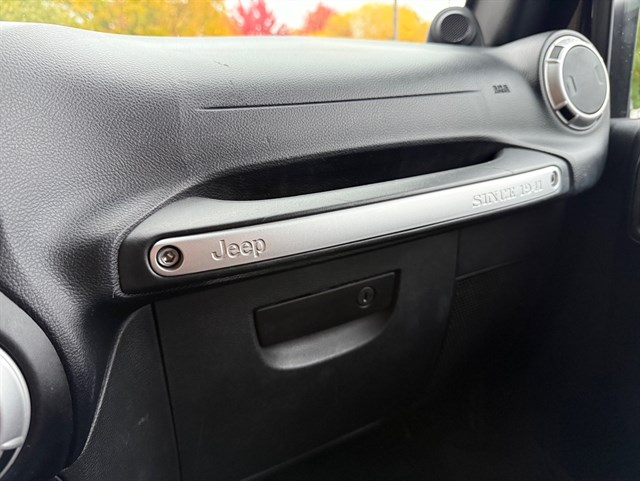 2011 JEEP WRANGLER - Image 31