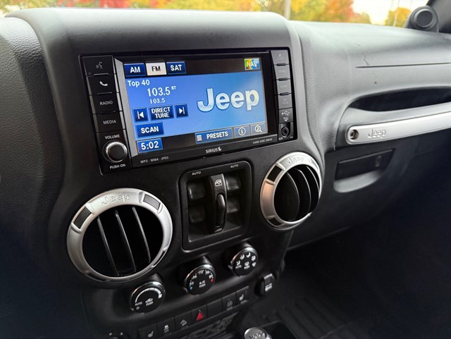 2011 JEEP WRANGLER - Image 20