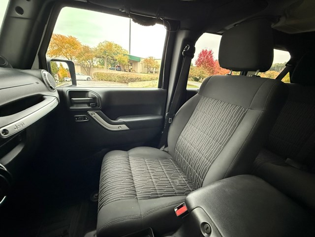 2011 JEEP WRANGLER - Image 33