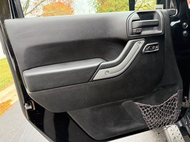 2011 JEEP WRANGLER - Image 34