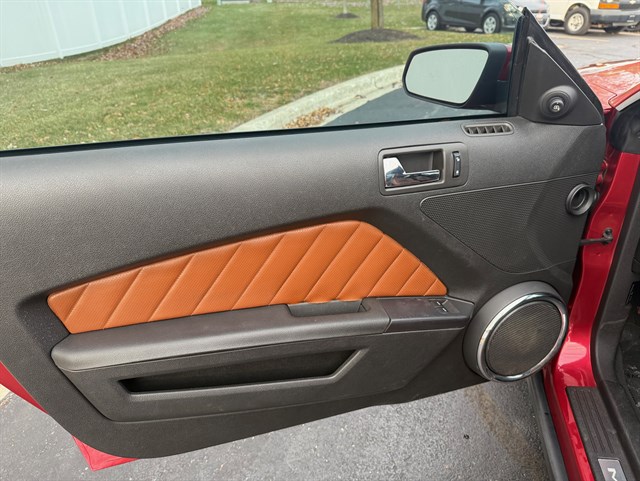 2010 FORD MUSTANG - Image 21