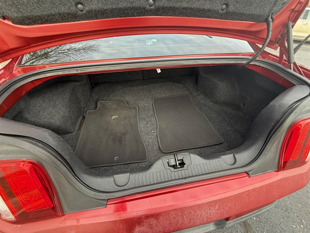 2010 FORD MUSTANG - Image 19