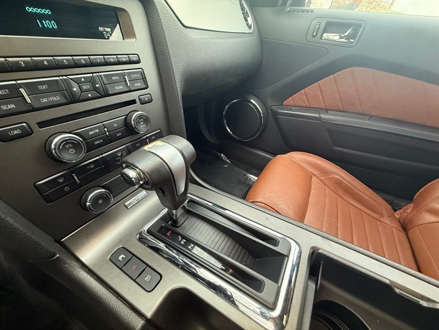 2010 FORD MUSTANG - Image 16