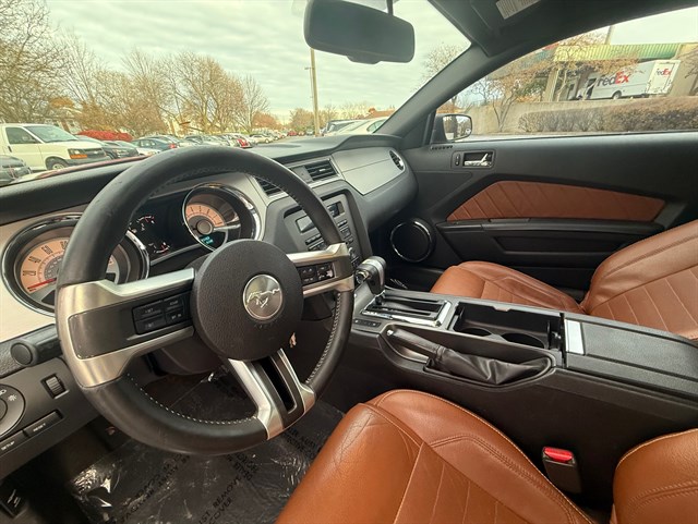 2010 FORD MUSTANG - Image 20