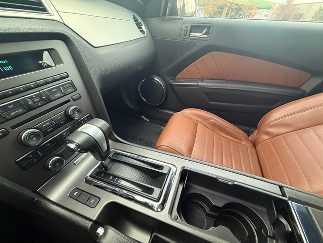 2010 FORD MUSTANG - Image 18