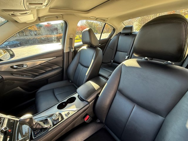 2015 INFINITI Q50 - Image 30