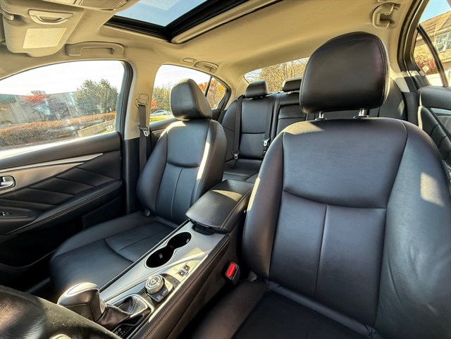 2015 INFINITI Q50 - Image 16
