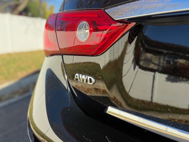 2015 INFINITI Q50 - Image 39