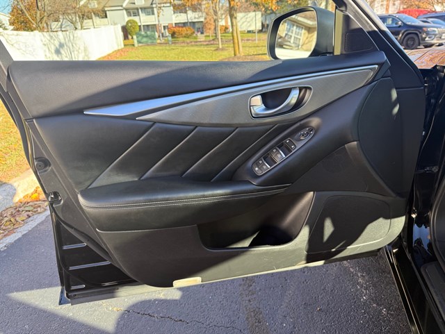 2015 INFINITI Q50 - Image 34