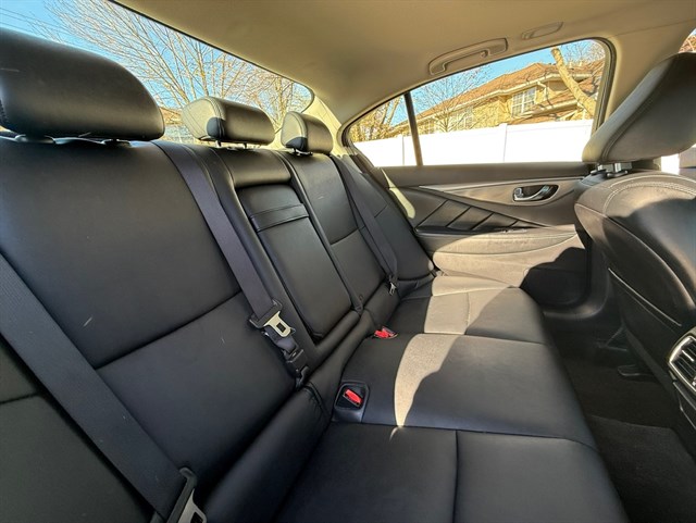 2015 INFINITI Q50 - Image 24