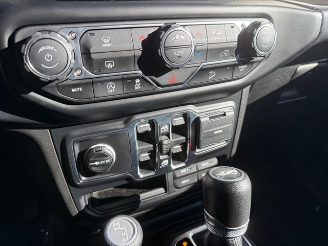 2019 JEEP WRANGLER - Image 32