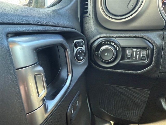 2019 JEEP WRANGLER - Image 24