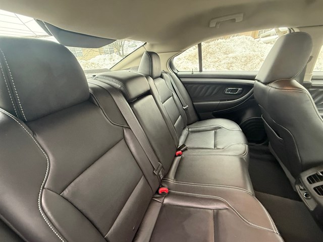 2011 FORD TAURUS - Image 27