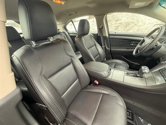 2011 FORD TAURUS - Image 23