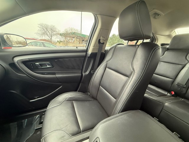 2011 FORD TAURUS - Image 33