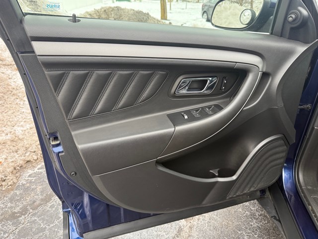 2011 FORD TAURUS - Image 35