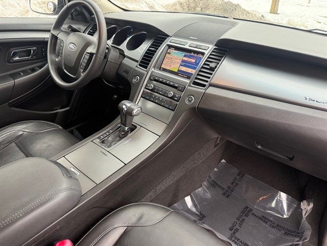 2011 FORD TAURUS - Image 24