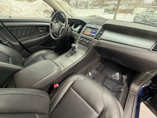 2011 FORD TAURUS - Image 25