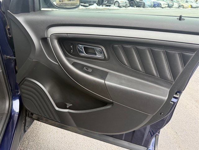 2011 FORD TAURUS - Image 26