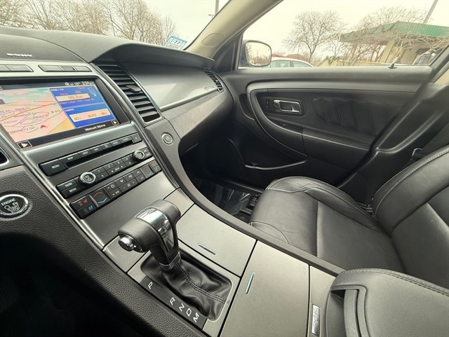 2011 FORD TAURUS - Image 17