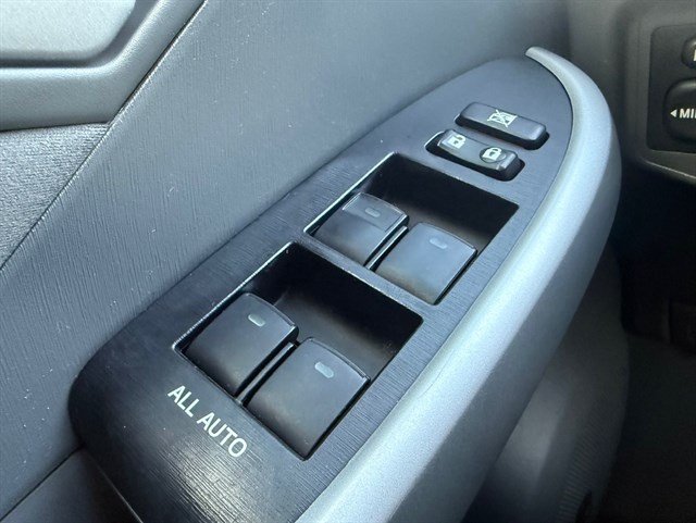 2011 TOYOTA PRIUS - Image 30