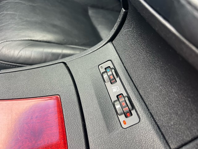 2009 LEXUS ES - Image 32