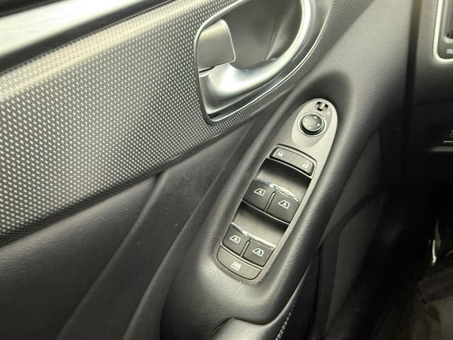2015 INFINITI Q50 - Image 25