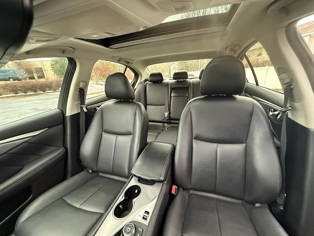 2015 INFINITI Q50 - Image 19