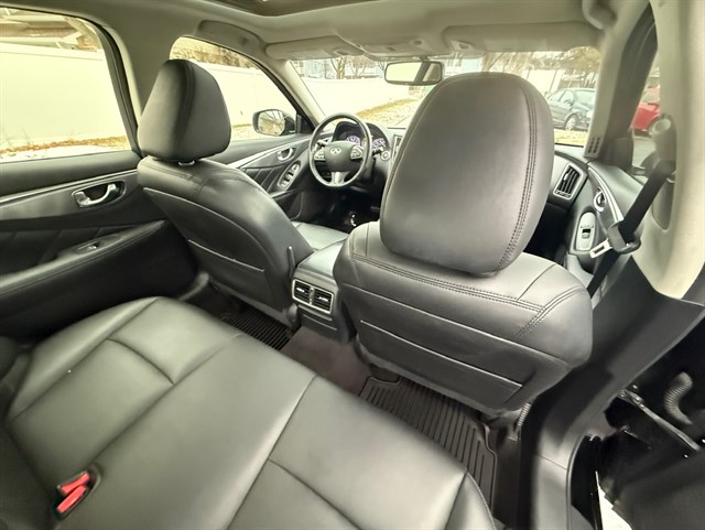 2015 INFINITI Q50 - Image 31