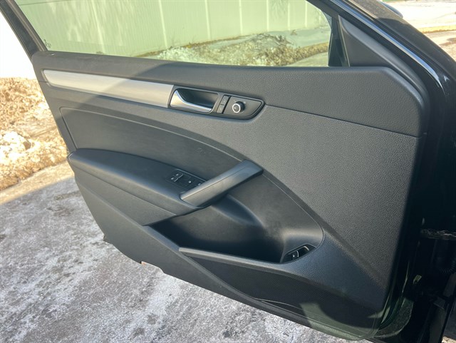 2013 VOLKSWAGEN PASSAT - Image 32