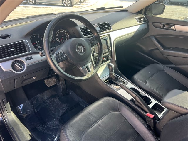 2013 VOLKSWAGEN PASSAT - Image 25