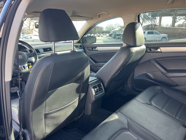 2013 VOLKSWAGEN PASSAT - Image 43