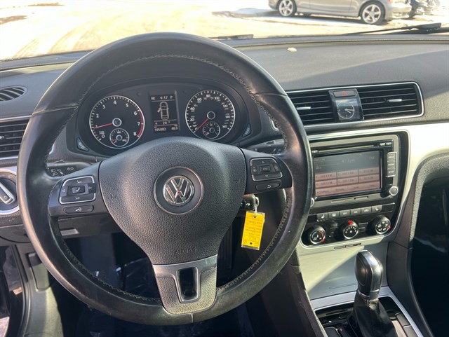 2013 VOLKSWAGEN PASSAT - Image 28