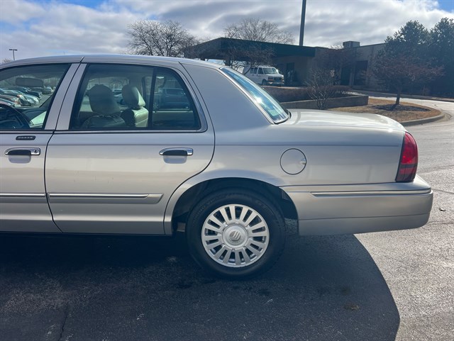 2007 MERCURY GRAND MARQUIS - Image 13