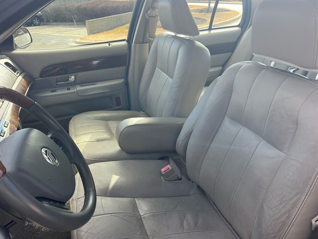 2007 MERCURY GRAND MARQUIS - Image 32