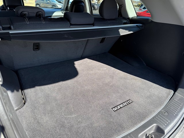 2011 KIA SORENTO - Image 21