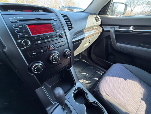 2011 KIA SORENTO - Image 13