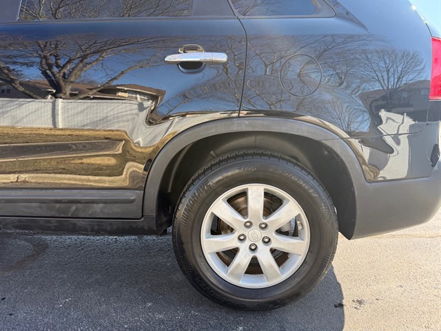2011 KIA SORENTO - Image 31