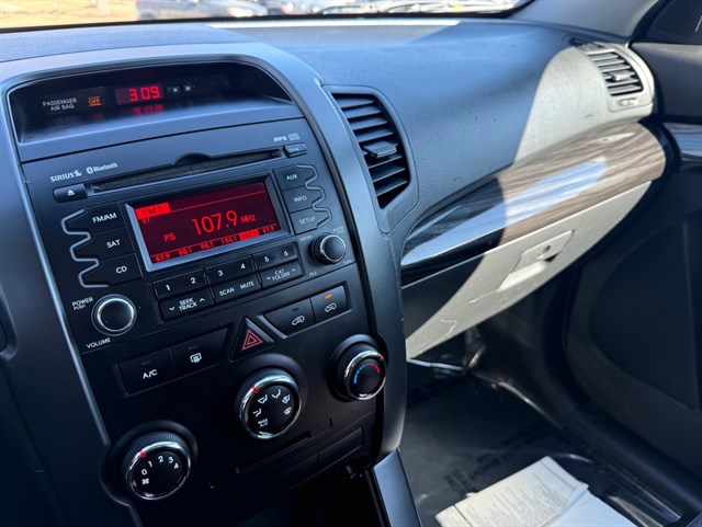 2011 KIA SORENTO - Image 24