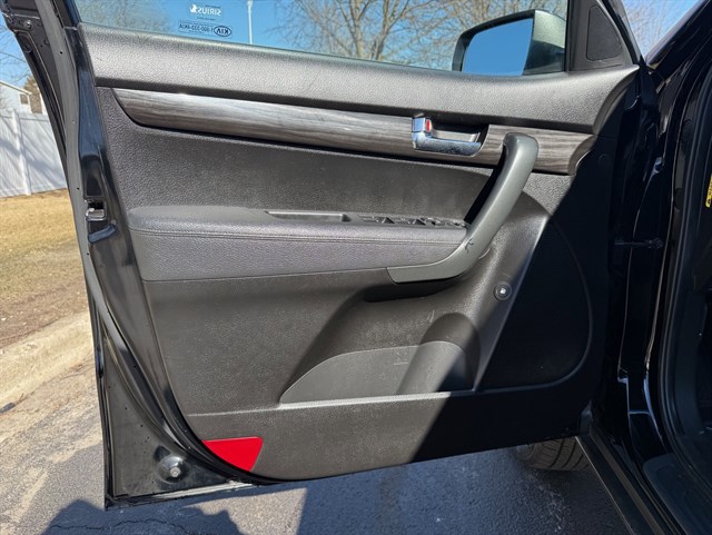 2011 KIA SORENTO - Image 25