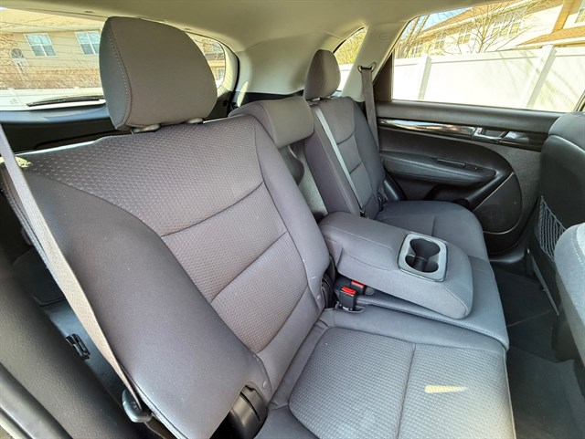 2011 KIA SORENTO - Image 18