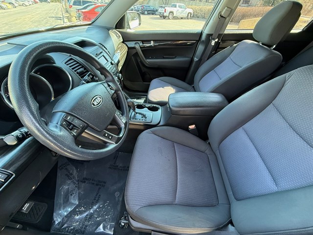 2011 KIA SORENTO - Image 26