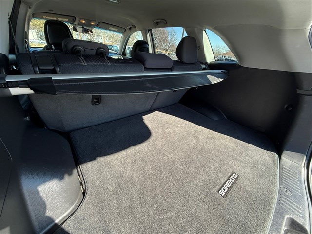 2011 KIA SORENTO - Image 20