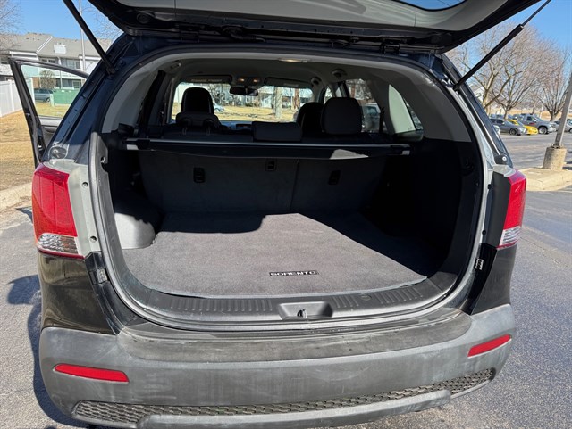 2011 KIA SORENTO - Image 19
